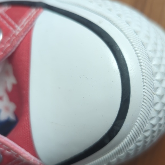 Converse - Picture 13 of 16